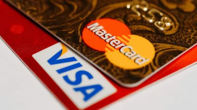 Visa i Mastercard – na czym naprawdę zarabiają największe organizacje płatnicze świata?